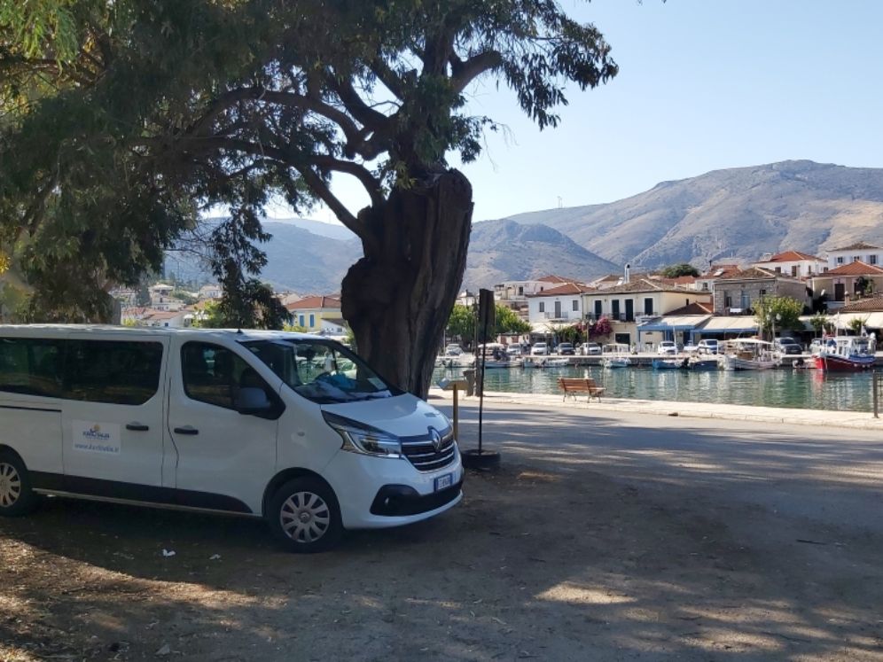 Grecia on the road: perché scegliere un tour in minivan