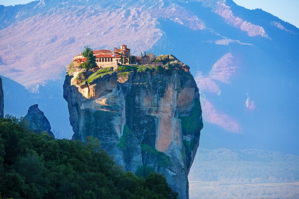 Tutto quello che c'è da sapere sui monasteri di Meteora, in Grecia