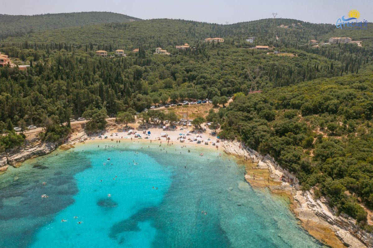 spiaggia di emplisi cefalonia grecia