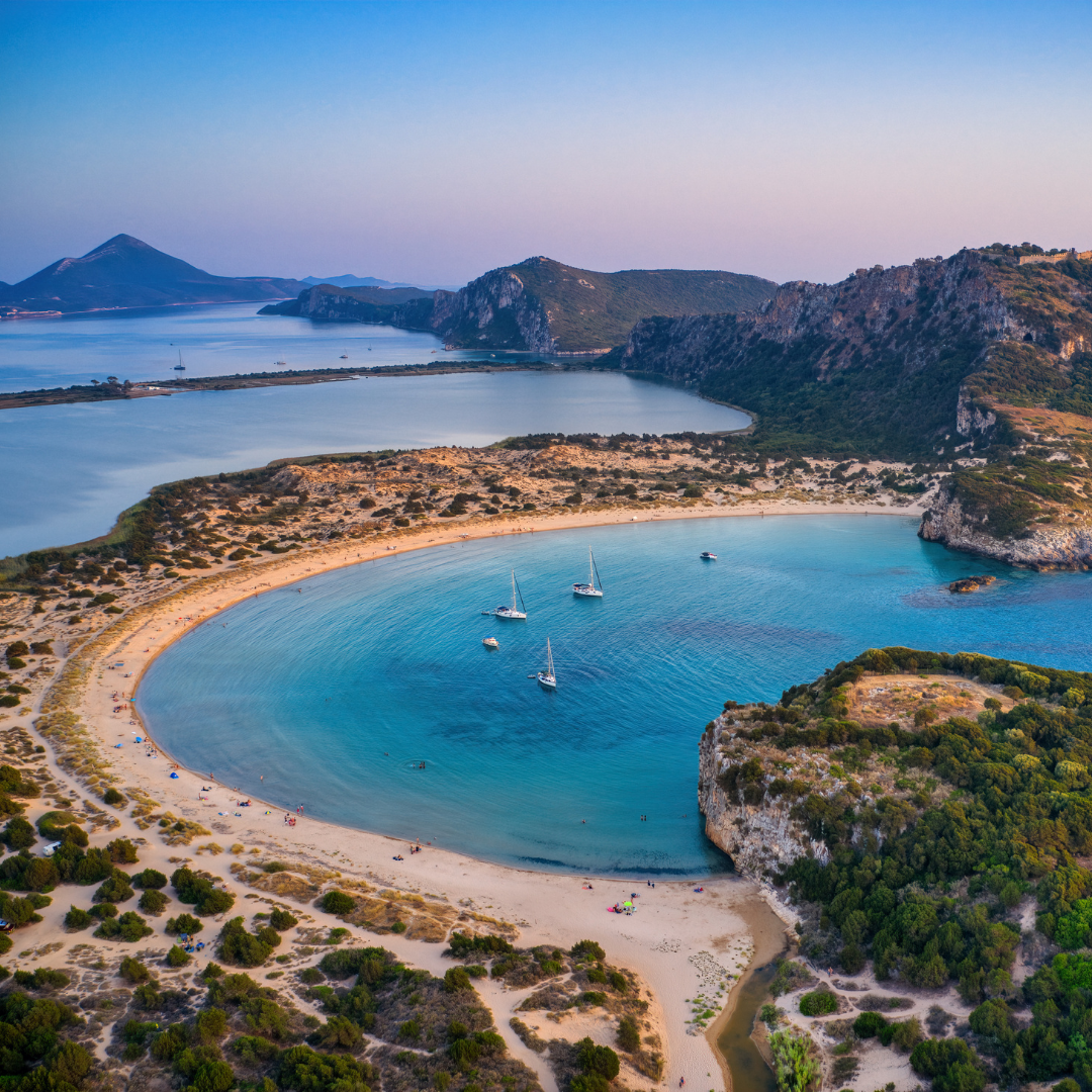 https://grecia365.it/images/upload/2025/06/Spiagge%20Peloponneso%20%285%29.png